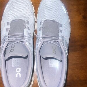 On Womans Cloud 5 Heather/Fossil running shoes